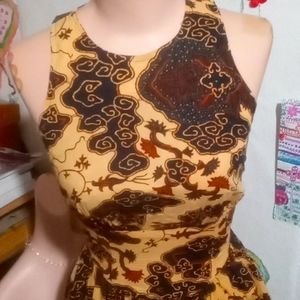 Designer sundress  figure flattering  carefree full skirt (Bust 16 W 13 L 45)